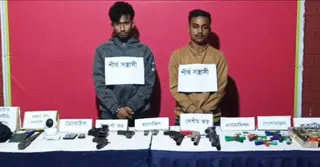 লক্ষ্মীপুরে যৌথবাহিনীর অভিযান, অস্ত্র-গোলাবারুদসহ আটক ২